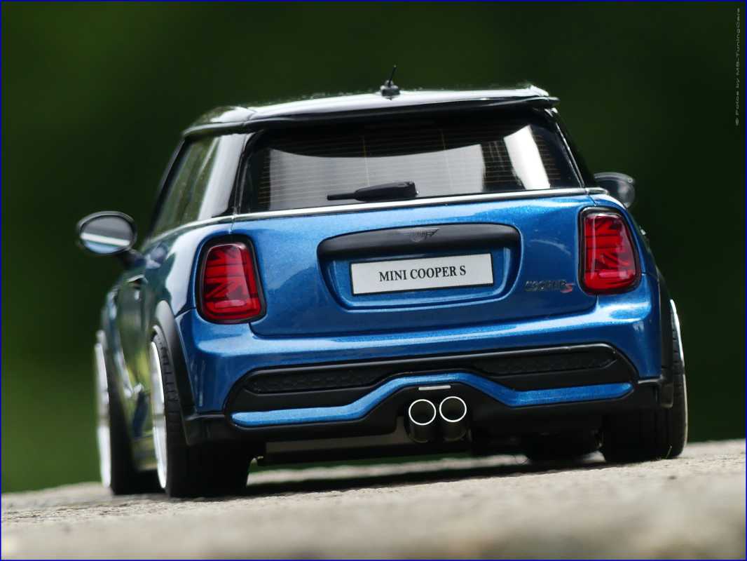 1:18 Mini Cooper S 2021 - Island Blue/White Stripes Edition inkl. OVP